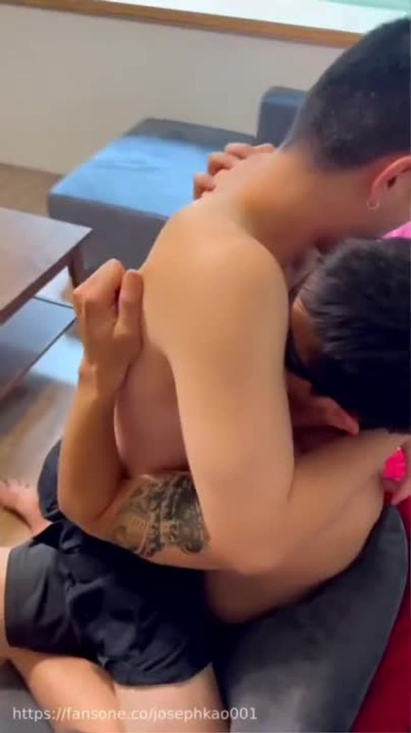 Joseph×奶狗猎人Eason–瞒著老爸肏奶狗Netfuckではすべてのゲイポルノビデオを无料で视聴できます。