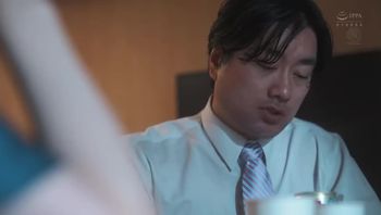 juq 638女上司，hsm奸淫性交淹没在扭曲的刺激和纪律中。  午休时，我被一个不合格的下属管教