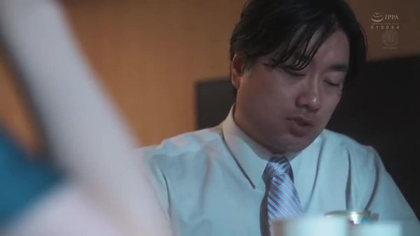 juq 638女上司,hsm奸淫性交淹没在扭曲的刺激和纪律中。 午休时,我被一个不合格的下属管教