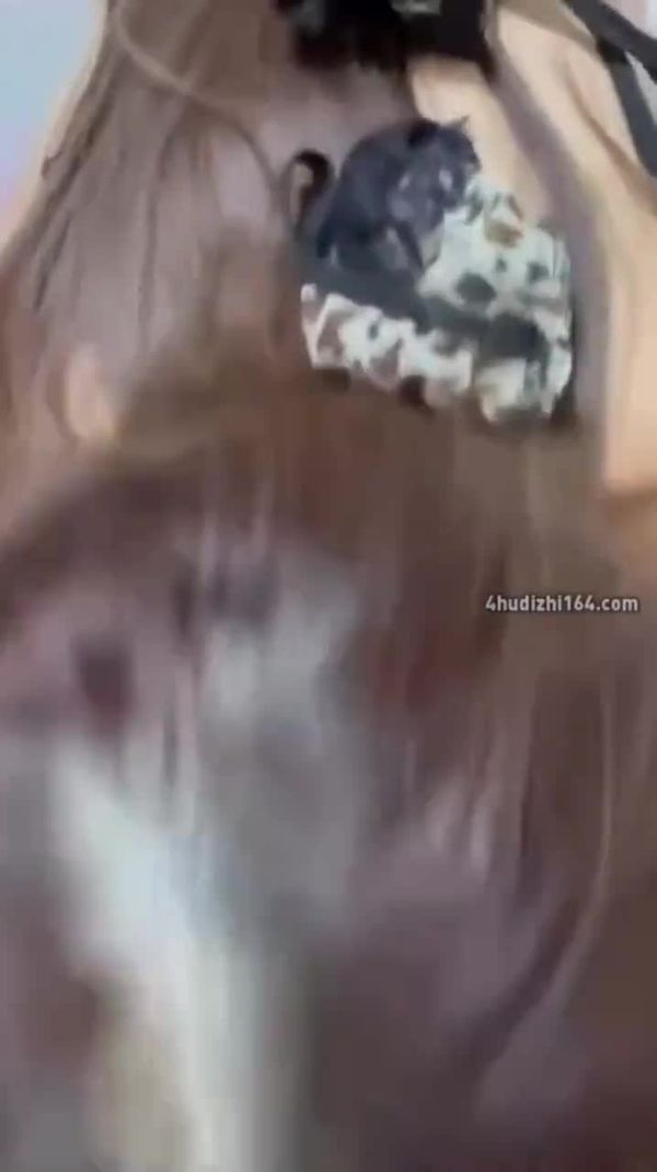 我老公操我的时候就在想你 浪荡人妻 老公前脚走 后脚情趣套装加身让情