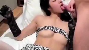 你的女神很享受3p