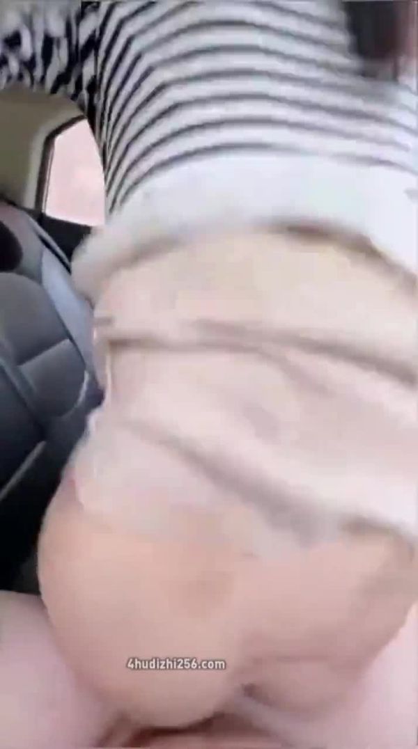 大奶长腿性感骚母狗 背着男友沦为胯下玩物合集