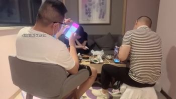 职业生涯换妻颜值巅峰 换到颜值超高人妻 操的她嗷嗷叫