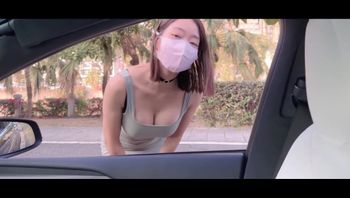败金台女开好车，连屌都是香的