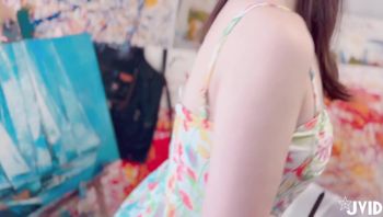 喜欢艺术但是内心住着模特儿灵魂的画室小学妹，为了一圆她的小梦想
