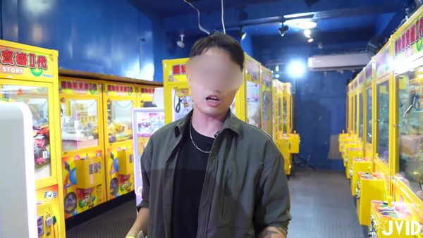 学生妹小巴!下课放学不学好~干娃娃机被台主发现!只能被坏坏了