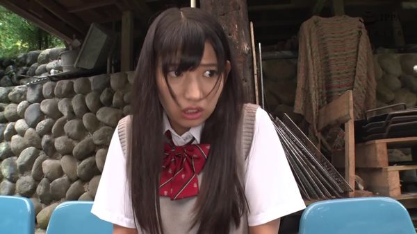 DRPT 040 野外失禁女学生连锁开脚不自由失禁喷射2 宇流木さら