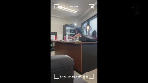 这个高傲女,全员怨恨!超黏人男,黏着感爆棚,精神崩溃!中出汤桶诞生的性爱!前田美波