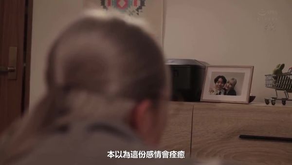 暗示洗脑。以为自己正在与学生恋爱,且正经历着浪漫的性爱,但其实她是一位可爱又变态的女教师
