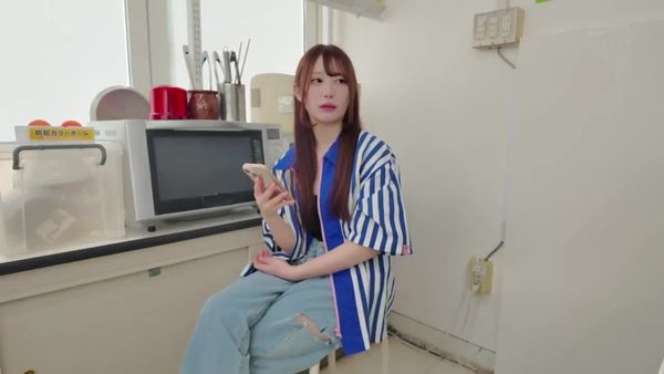 时间定格 × 集体魅惑装置 大淫乱状态 连锁便利店女员工与女性顾客 中出不断,放纵至极