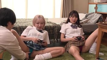 JUF8E 583 春阳モカ 关于阴郁处男家里赖着不走的小太妹让我双穴齐开的后宫内射故事