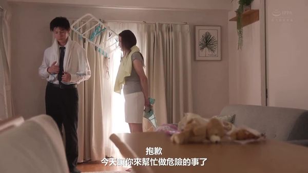 五年的性生活,爱与欲望饥渴的シンママ,最动人的描述。在闭经前子宫里,我无数次地用无责任的姿势