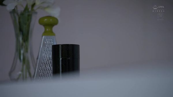 JURg 185 狡猾的继妹,嗯?你的胸部一直在摇晃吗? L罩杯‘可爱’的破坏力!