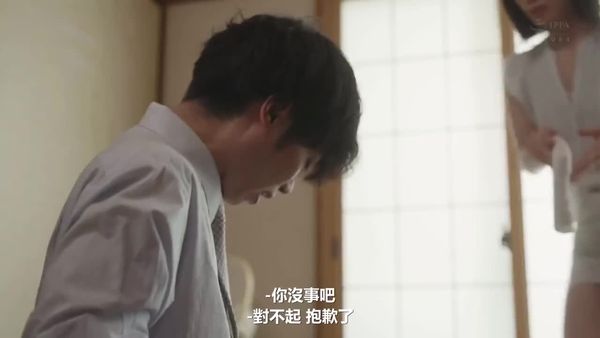 汗水淋漓的夫君,被妻子那压倒性的腰动,我完全一动不动地在内射中,小岛三美