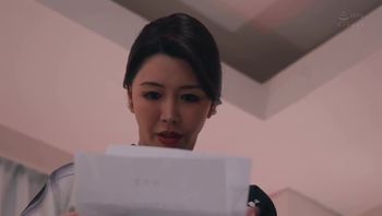  高级俱乐部的主妇，被客人汗水与体液浸透的闭店后中出枕营业爱弓凉