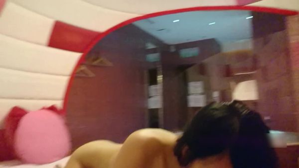 女友被调教成顺从小母狗 忍不住发出淫荡的呻吟声