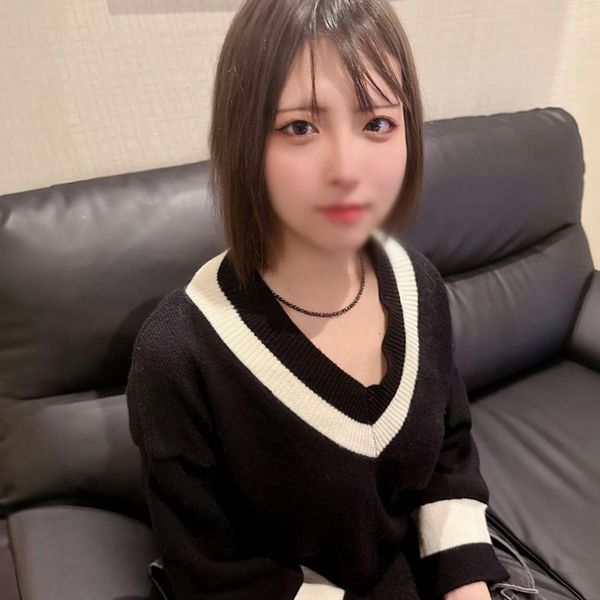 【バレたら即クビ】ガールズバー1年目のEカップあどけない新人ちゃん(20)をお持ち帰りあどけない颜して*宫ガン突きされてトロけ颜