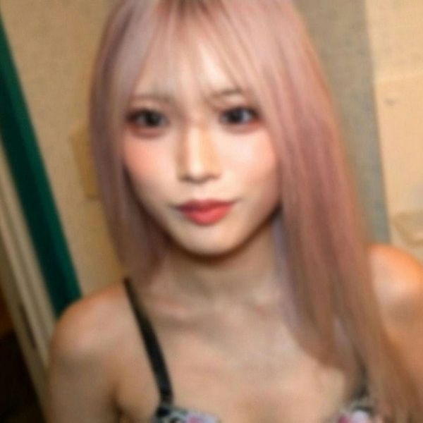 【无】性欲の块!エッチ大好きな派手髪のメチャ可爱ギャルに何度も求められてタジタジ、颜射ゴックン中だしを决めましたが「カメラ