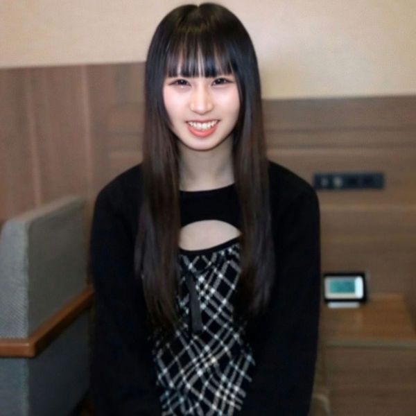 【无】清楚系黒髪美女!ウルウルのお目目でずっと上目使いのフェラが可爱过ぎ!前髪パッツン!こんなに可爱いのに少し変态にゴックン中
