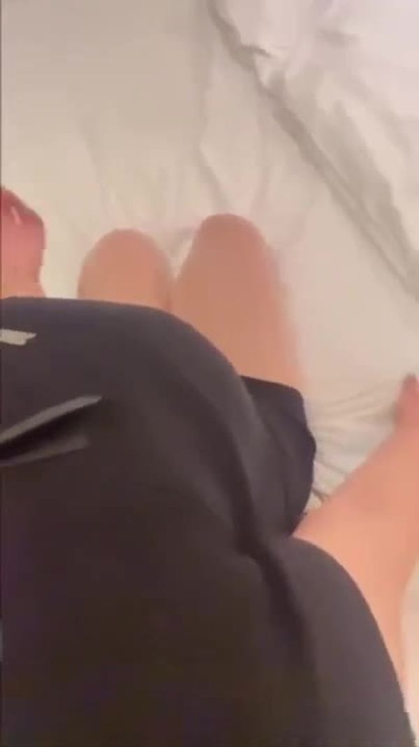 快点射 老公还在商场等我 骗老公和闺蜜一起其实在给他戴绿帽你