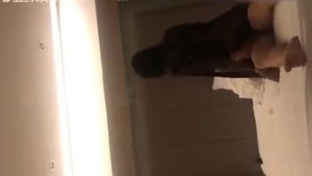  【第二弹！91前三的大吊】南京旗袍肥臀人妻大战 19+巨根单男