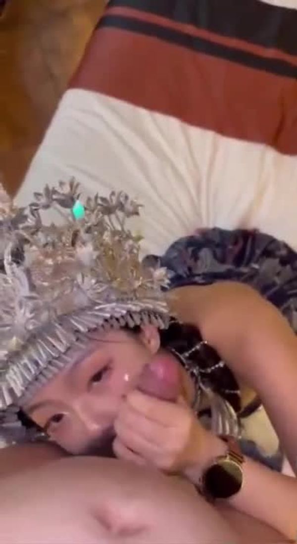 最近超火的少数民族妹子,淳朴姑娘沦为反差小母狗,眼神迷离,太极品了