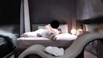 颜值高身材好叫声骚 草逼专用椅上继续输出视觉盛宴