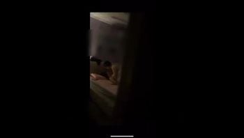 ｛京津｝在哥们婚房3p他老婆 他在门口拍 天津北京