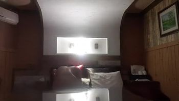 年轻夫妻居家性爱自拍美乳媳妇无套上位骑