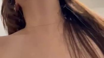 露脸眼镜母狗少妇的特写
