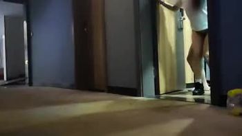 澳门小酒店一楼大厅前台旁开门啪啪