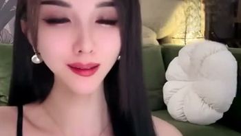 新年贺岁1甜心热门女神 鱼鱼子 台上台下极度反差一对一【2】
